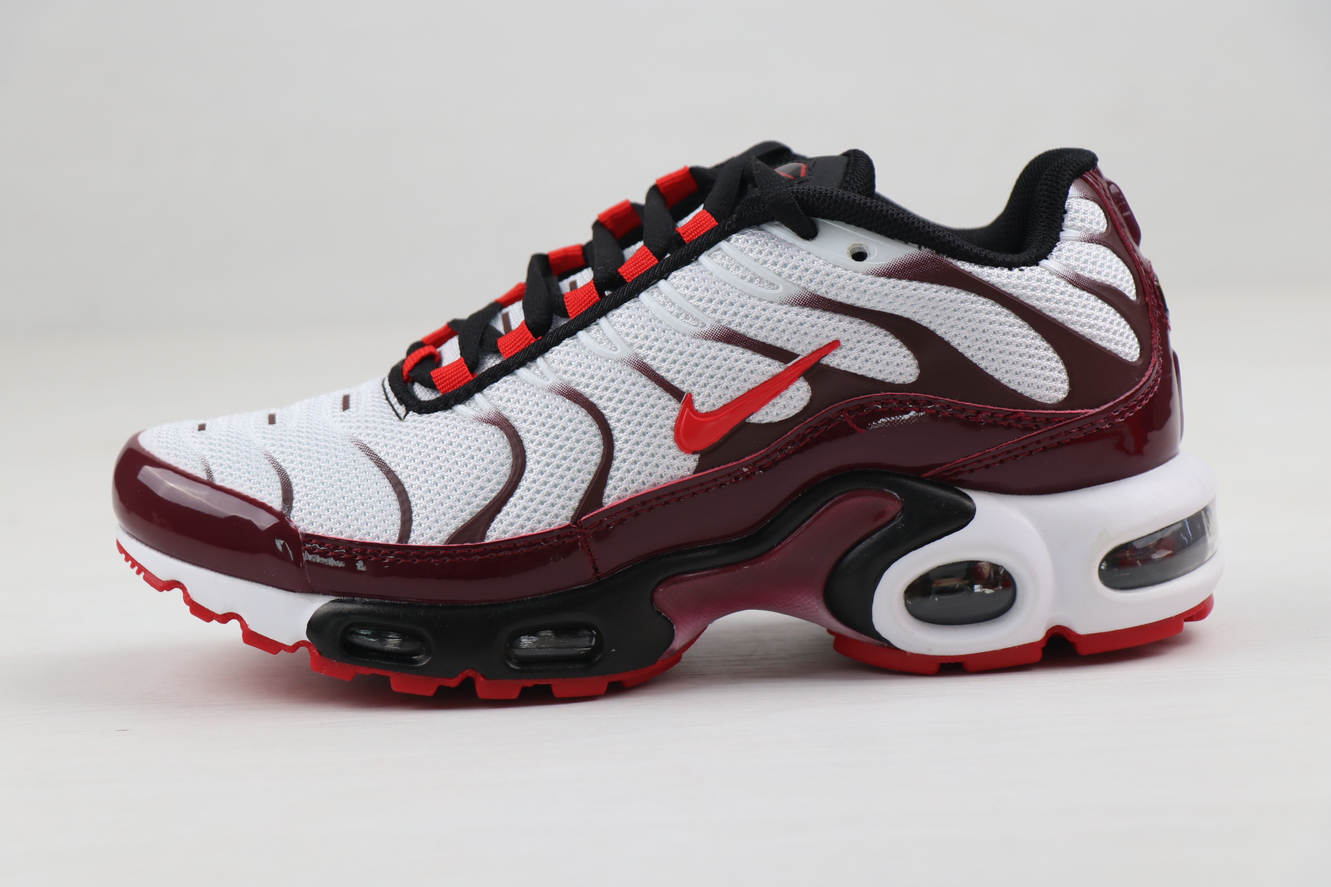 Women Nike Air Max PLUS White Wine Red Black Shoes